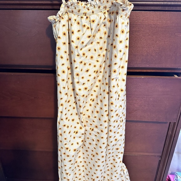 New We Wore What Daisy Print Floral Smocked Midi Dress - Picture 4 of 4